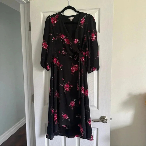 Size M Eliane Rose Black and Pink Floral Wrap Dress - Picture 1 of 4